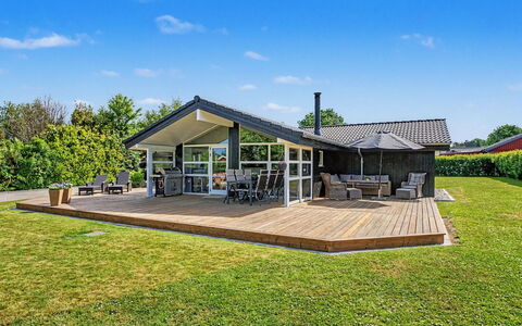 Frederikke - 875M from the Sea: Tag, Hjem, Sommerhus, Skygge, Estate, Veranda, Landscaping, Lawn, Stuehus, Design