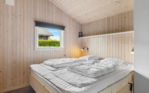 Frederikke - 875M from the Sea: Træ, Soveværelse, Seng, Loft, Indretning, Hjem, Bed Frame, Sengetøj, Sengetøj, Hårdttræ