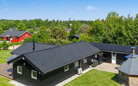 Frederikke - 875M from the Sea: Tag, Sommerhus, Gård, Have, Estate, Lawn, Garden Bygninger, Sidespor, Stuehus, Landscaping