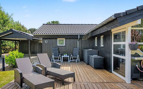 Frederikke - 875M from the Sea: Tag, Hus, Hjem, Sommerhus, Dør, Sidespor, Dæk, Veranda, Planke, Hårdttræ