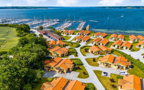 Rouwen - 120M from the Sea: Møbel, Bord, Udendørs Møbler, Udendørs Bord, Stol, Bejdse, Skygge, Backyard, Sommerhus, Køkken & Spisebord