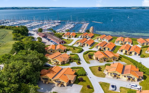 Rouwen - 120M from the Sea: Møbel, Bord, Udendørs Møbler, Udendørs Bord, Stol, Bejdse, Skygge, Backyard, Sommerhus, Køkken & Spisebord