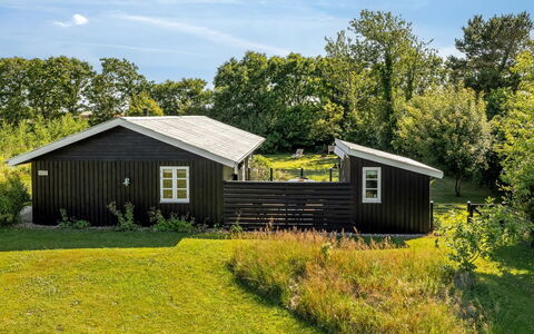 Voitto - 1Km to the Fjord: Hjem, Tag, Hus, Dør, Sommerhus, Skygge, Have, Bunddække, Veranda, Gård