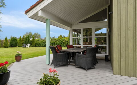 Henne - from the Sea: Træ, Hjem, Veranda, Dæk, Hårdttræ, Tag, Bejdse, Trægulve, Eco Hotel