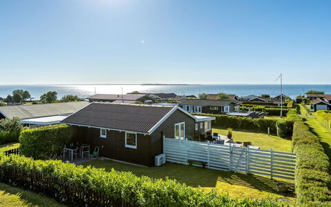 Raymond - 175M from the Sea: Estate, Skygge, Indkørsel, Stuehus