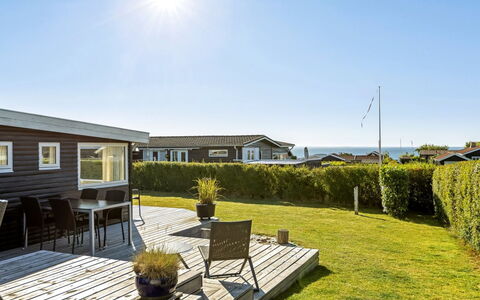 Raymond - 175M from the Sea: Estate, Skygge, Indkørsel, Stuehus