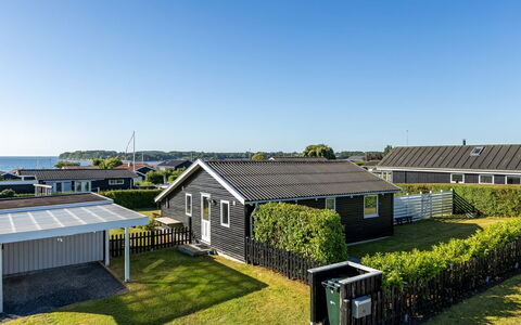 Raymond - 175M from the Sea: Estate, Skygge, Indkørsel, Stuehus