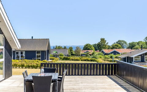 Ariadne - 400M from the Sea: 