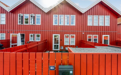 Ulvi - 15M from the Sea: Tag, Hjem, Dør, Sommerhus, Skygge, Sidespor, Gård, Estate, Backyard