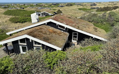 Marcus - 500M from the Sea: Estate, Skygge, Indkørsel, Stuehus