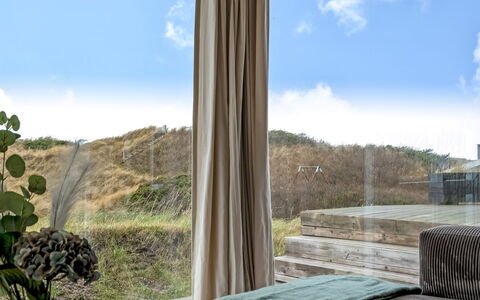 Marcus - 500M from the Sea: Estate, Skygge, Indkørsel, Stuehus