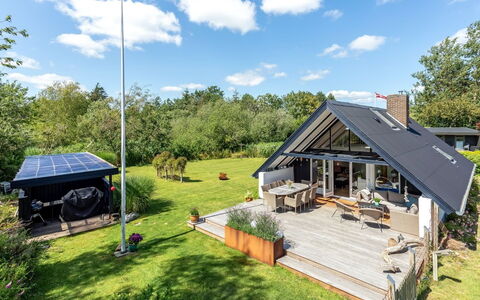 Frodde - 200M from the Sea: Solenergi, Solenergi, Tag, Hjem, Sommerhus, Have, Skygge, Stuehus
