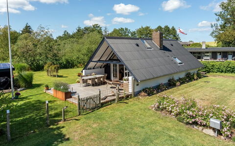 Frodde - 200M from the Sea: Græs, Tag, Hjem, Sommerhus, Land Lot, Landdistrikt, Stuehus, Bunddække, Have