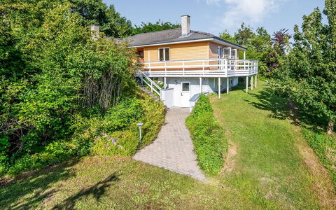 Albert - 300M from the Sea: Bygning, Hus, Boligområde, Hjem, Busk, Tag, Sommerhus, Estate, Have