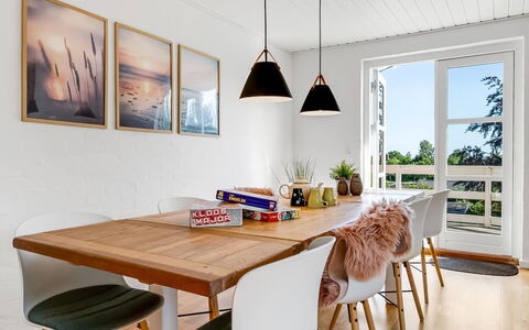 Albert - 300M from the Sea: Træ, Hjem, Veranda, Dæk, Hårdttræ, Tag, Bejdse, Trægulve, Eco Hotel