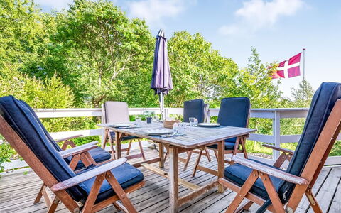 Albert - 300M from the Sea: Træ, Hjem, Veranda, Dæk, Hårdttræ, Tag, Bejdse, Trægulve, Eco Hotel