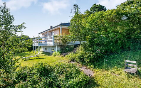 Albert - 300M from the Sea: Træ, Hjem, Veranda, Dæk, Hårdttræ, Tag, Bejdse, Trægulve, Eco Hotel