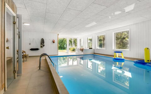 Donka - 25M from the Sea: Køkken, Countertop, Køkken Apparat, Gulvbelægning, Cabinetry, Indretning, Større Bandage, Etage, Hjem, Møbel