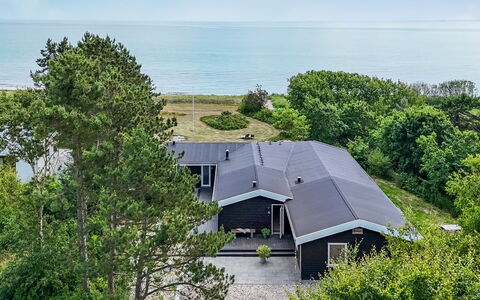 Donka - 25M from the Sea: Svømmepøl, Udendørs Møbler, Møbel, Udvej, Flise, Eco Hotel, Skygge, Stol, Fritid, Estate