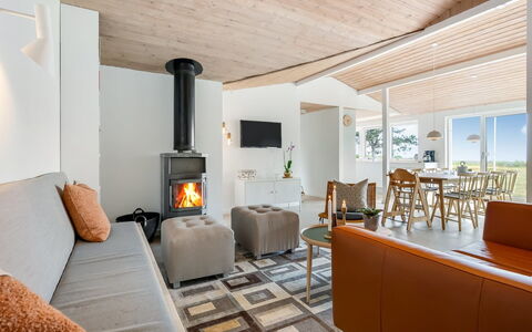 Donka - 25M from the Sea: Svømmepøl, Udendørs Møbler, Møbel, Udvej, Flise, Eco Hotel, Skygge, Stol, Fritid, Estate