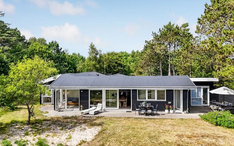 Donka - 25M from the Sea: Svømmepøl, Udendørs Møbler, Møbel, Udvej, Flise, Eco Hotel, Skygge, Stol, Fritid, Estate