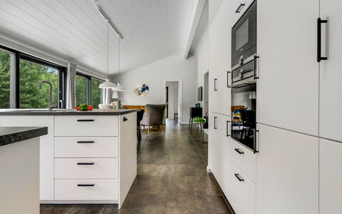 Sighvat - 300M from the Sea: Gulvbelægning, Træ, Køkken, Countertop, Indretning, Etage, Loft, Cabinetry, Køkken Apparat, Flise