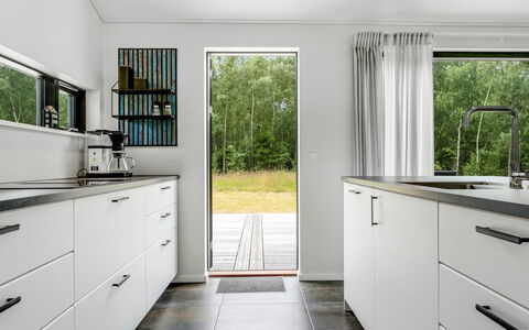 Sighvat - 300M from the Sea: Countertop, Gulvbelægning, Køkken, Træ, Indretning, Cabinetry, Etage, Møbel, Køkken Apparat, Hjem