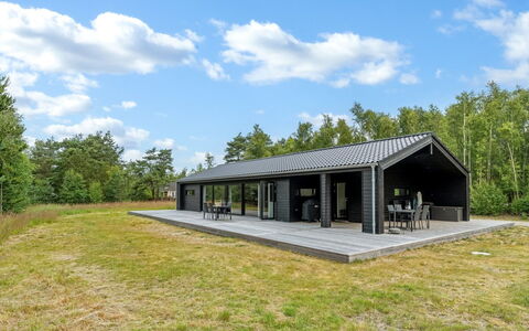 Sighvat - 300M from the Sea: Træ, Hjem, Veranda, Dæk, Hårdttræ, Tag, Bejdse, Trægulve, Eco Hotel