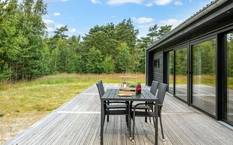 Sighvat - 300M from the Sea: Træ, Hjem, Veranda, Dæk, Hårdttræ, Tag, Bejdse, Trægulve, Eco Hotel