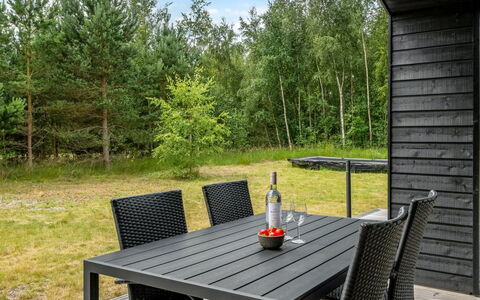 Sighvat - 300M from the Sea: Træ, Hjem, Veranda, Dæk, Hårdttræ, Tag, Bejdse, Trægulve, Eco Hotel