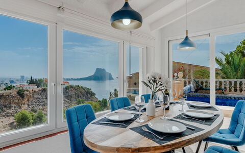 Brisa del Mar: Møbel, Indretning, Bord, Stol, Køkken & Spisebord, Gulvbelægning, Spisestue, Etage, Belysning, Loft