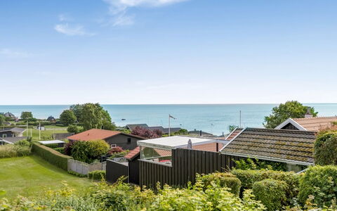 Teja - 100M from the Sea: Hus, Tag, Hjem, Sommerhus, Estate, Stuehus, Villa, Veranda, Sidespor