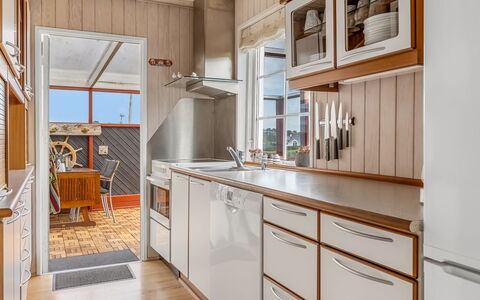 Teja - 100M from the Sea: Træ, Gulvbelægning, Køkken, Indretning, Etage, Større Bandage, Countertop, Bejdse, Trægulve, Cabinetry