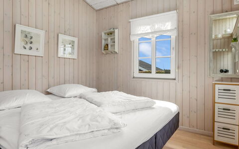 Teja - 100M from the Sea: Træ, Soveværelse, Seng, Etage, Indretning, Hjem, Sengetøj, Sengetøj, Gulvbelægning, Bed Frame