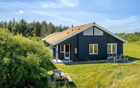 Ernesta - from the Sea: Græs, Græs-, Land Lot, Sommerhus, Landdistrikt, Eng, Garden Bygninger, Have, Skur