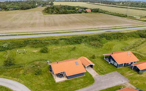 Ernesta - from the Sea: Græs, Græs-, Land Lot, Sommerhus, Landdistrikt, Eng, Garden Bygninger, Have, Skur