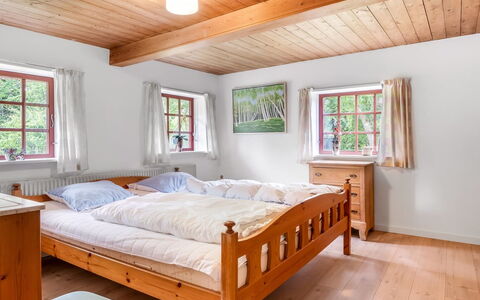 Hoat - 1.7Km from the Sea: Soveværelse, Seng, Træ, Indretning, Møbel, Sengetøj, Sengetøj, Etage, Bed Frame, Hus