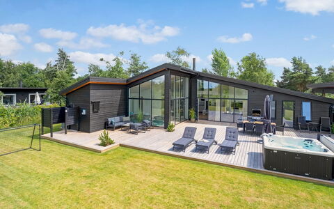 Apelone - 900M from the Sea: Sommerhus, Backyard, Gård, Garden Bygninger, Skur, Sidespor, Udendørs Møbler, Bjælkehytte, Udendørs Struktur, Hytte