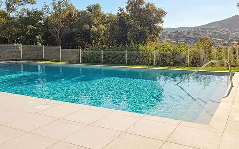 Le Lavandou 450: Svømmepøl, Blå, Vand, Kompositmateriale, Skygge, Udvej, Flise, Water Feature, Landscaping, Have