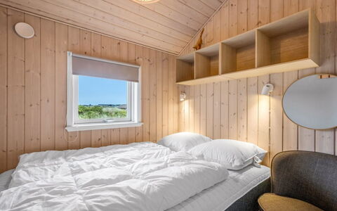 Effie - 500M from the Sea: Træ, Soveværelse, Seng, Sengetøj, Sengetøj, Bed Frame, Hårdttræ, Planke, Bejdse, Design