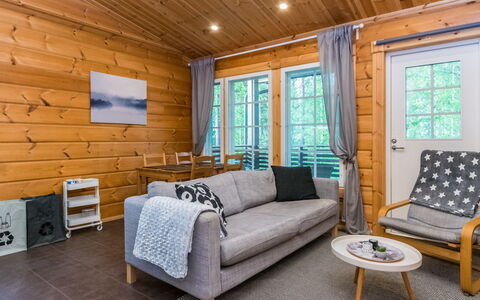 Joutsen: Udendørs Møbler, Busk, Hus, Udendørs Bord, Møbel, Hjem, Have, Lawn, Backyard, Estate