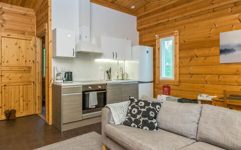 Joutsen: Udendørs Møbler, Busk, Hus, Udendørs Bord, Møbel, Hjem, Have, Lawn, Backyard, Estate