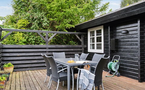 Kjell - 25M from the Sea: Blå, Busk, Sommerhus, Bunddække, Have, Estate, Skygge, Landscaping, Stuehus, Eco Hotel