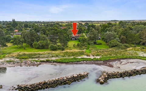 Kjell - 25M from the Sea: Blå, Busk, Sommerhus, Bunddække, Have, Estate, Skygge, Landscaping, Stuehus, Eco Hotel