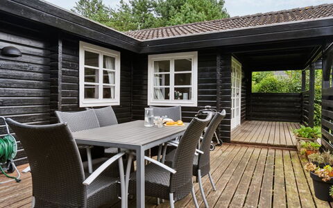 Kjell - 25M from the Sea: Blå, Busk, Sommerhus, Bunddække, Have, Estate, Skygge, Landscaping, Stuehus, Eco Hotel