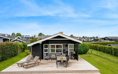 Dragan - 50M from the Sea: Tag, Hus, Hjem, Sommerhus, Dør, Sidespor, Dæk, Veranda, Planke, Hårdttræ