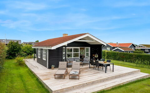 Dragan - 50M from the Sea: Tag, Hus, Hjem, Sommerhus, Dør, Sidespor, Dæk, Veranda, Planke, Hårdttræ