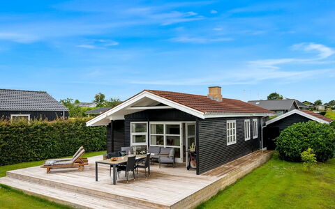 Dragan - 50M from the Sea: Tag, Hus, Hjem, Sommerhus, Dør, Sidespor, Dæk, Veranda, Planke, Hårdttræ