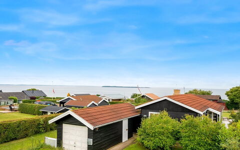Dragan - 50M from the Sea: Tag, Hus, Hjem, Sommerhus, Dør, Sidespor, Dæk, Veranda, Planke, Hårdttræ