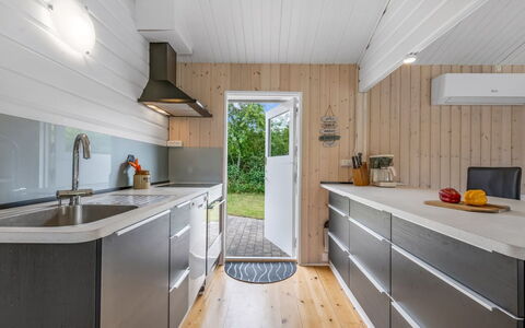 Blesse - 500M to the Fjord: Træ, Gulvbelægning, Køkken, Countertop, Etage, Indretning, Køkken Apparat, Større Bandage, Cabinetry, Møbel